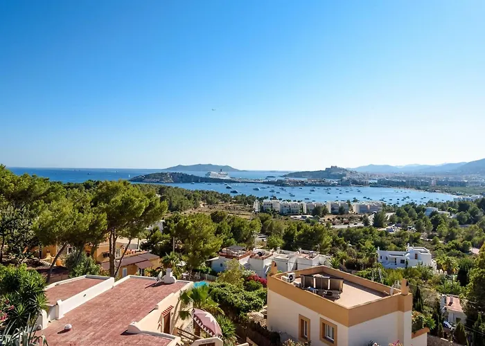 Charming Villa In Delightful Gateway