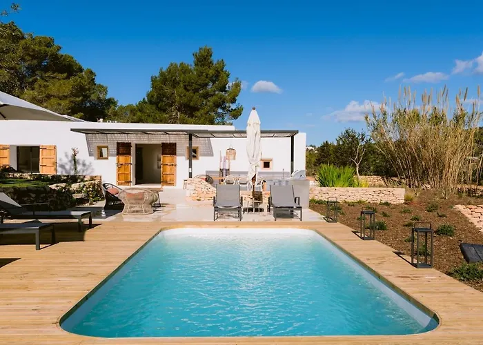 Villa Es Pujolet Renovada 100 Porcien Un Refugio De Paz En El Corazon De Ibiza Piscina Ac Diseno Tranquilidad El Verdadero Ibiza