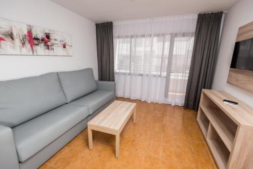 Niko Santa Eularia des Riu