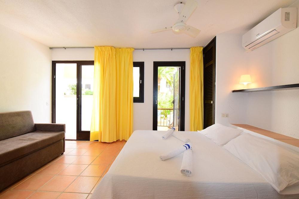 Club Cala Azul Hotel
