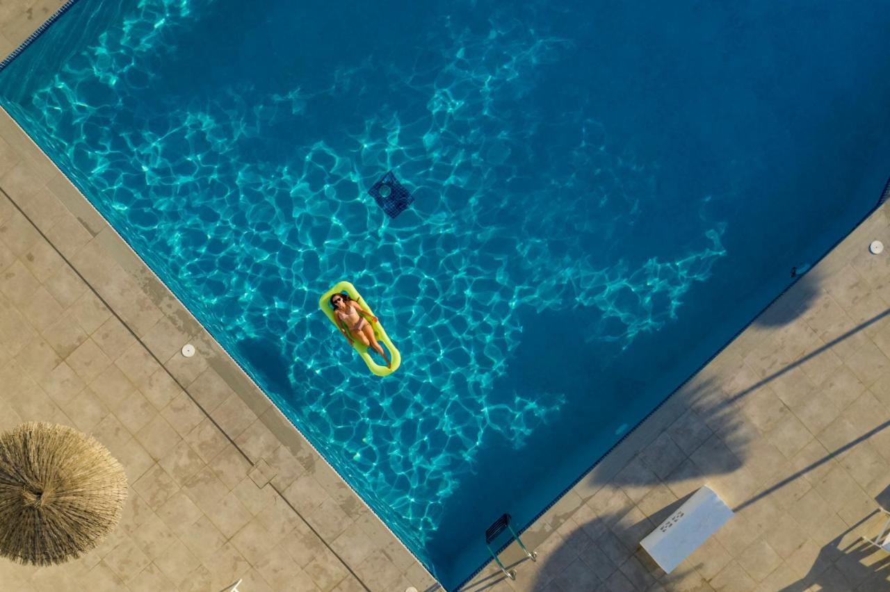 Camelina Aparthotel
