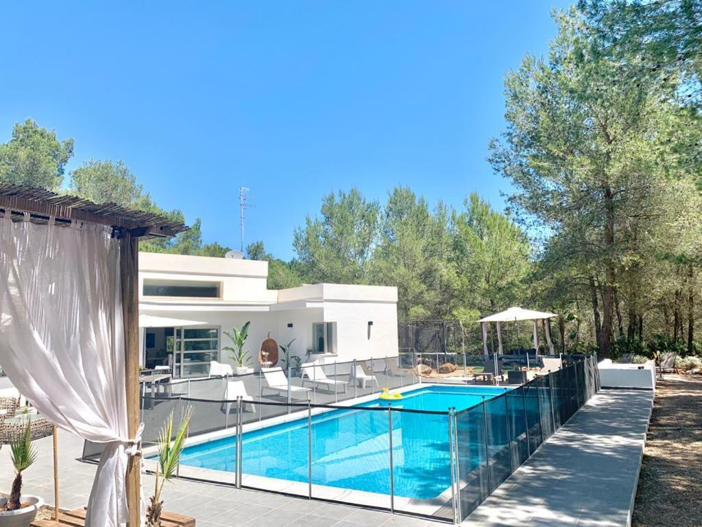 Peaceful In Santa Gertrudis Villa
