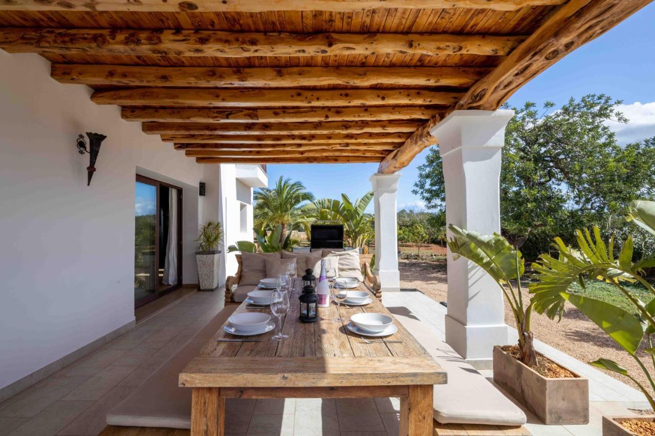 Lloren Villa *