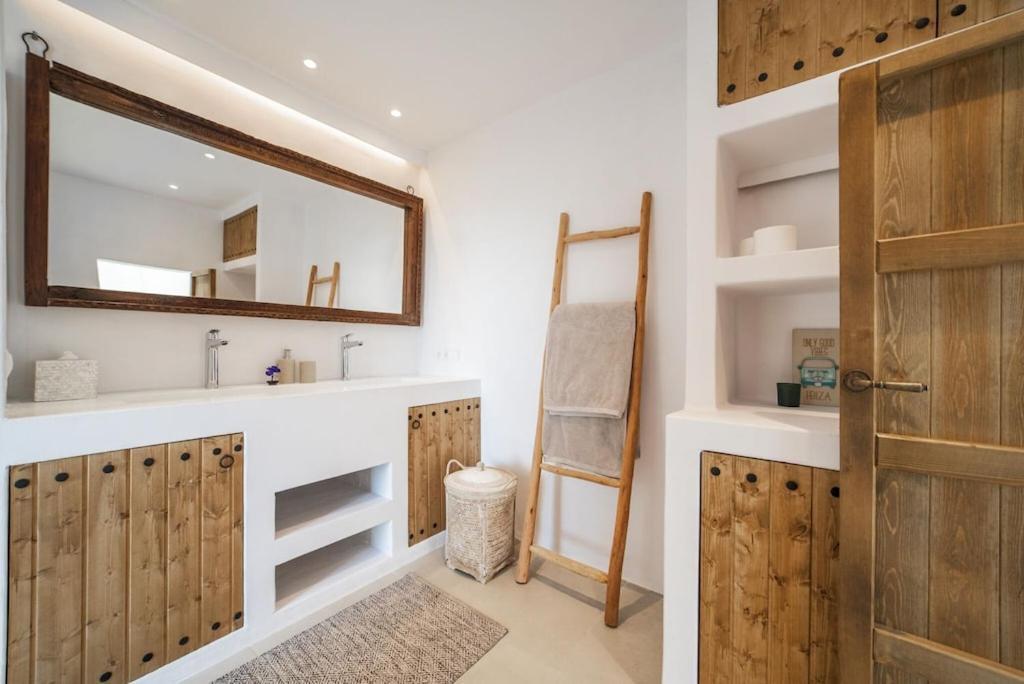 Finca Victoria Eu - A Lovely Ibiza In The Hills Can Furnet
