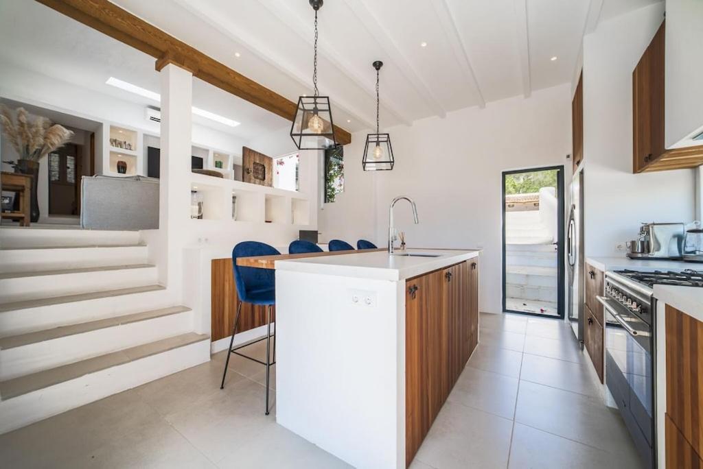 Finca Victoria Eu - A Lovely Ibiza In The Hills Villa