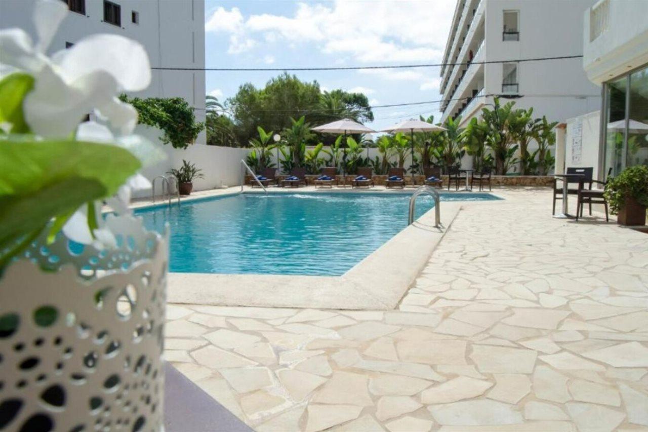 Fergus Paraiso - Adults Only 3*