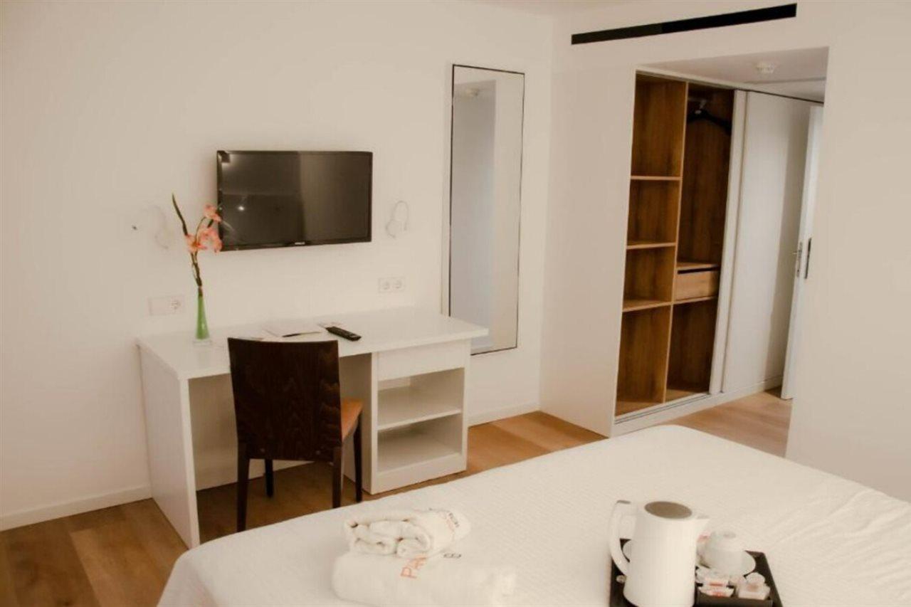 Fergus Paraiso - Adults Only 3*