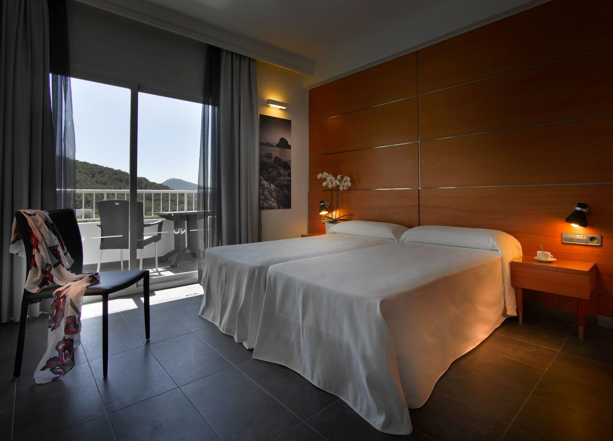 Palladium Cala Llonga - Adults Only Hotel
