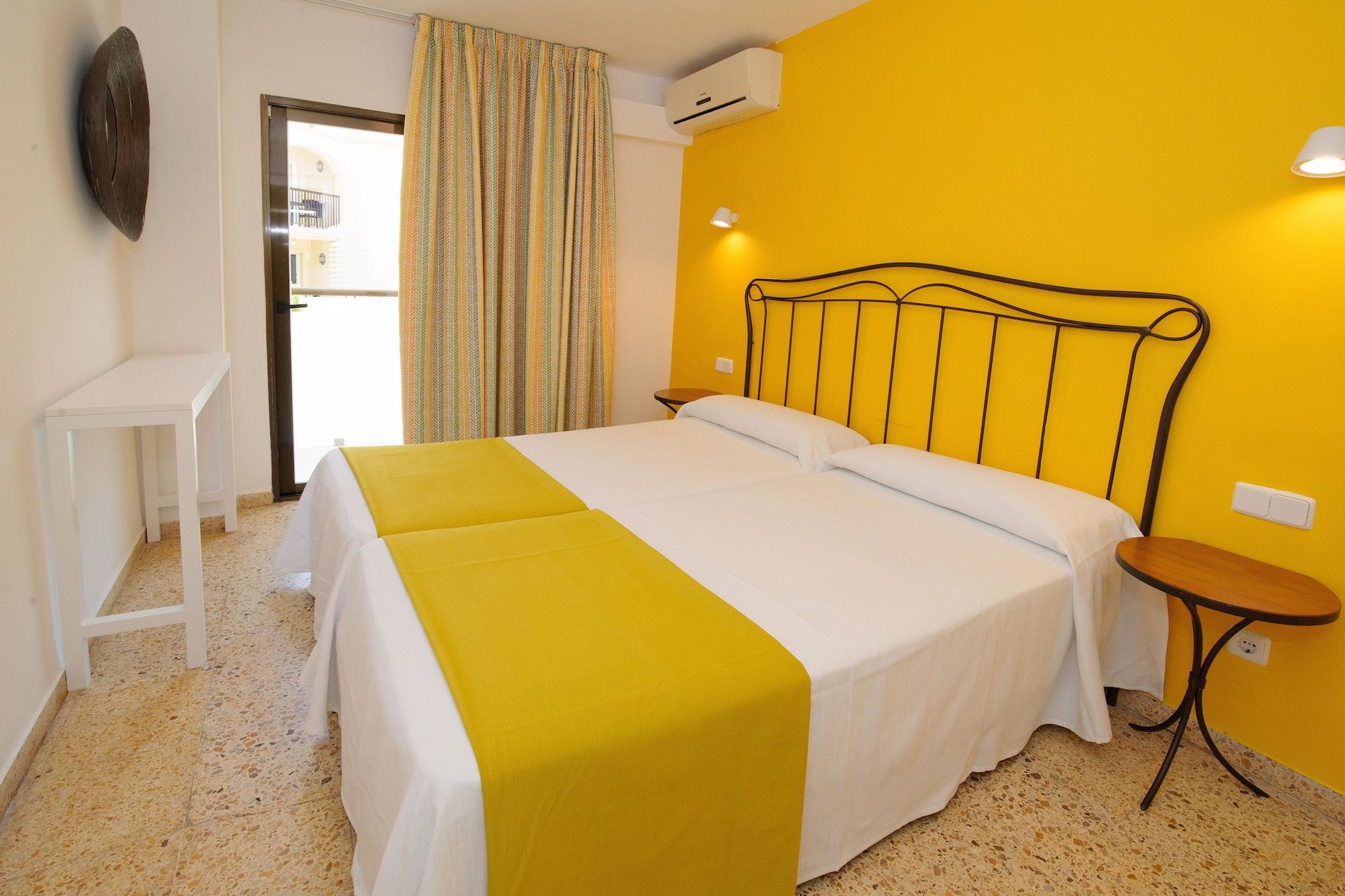 Boutique Poniente Playa 2*
