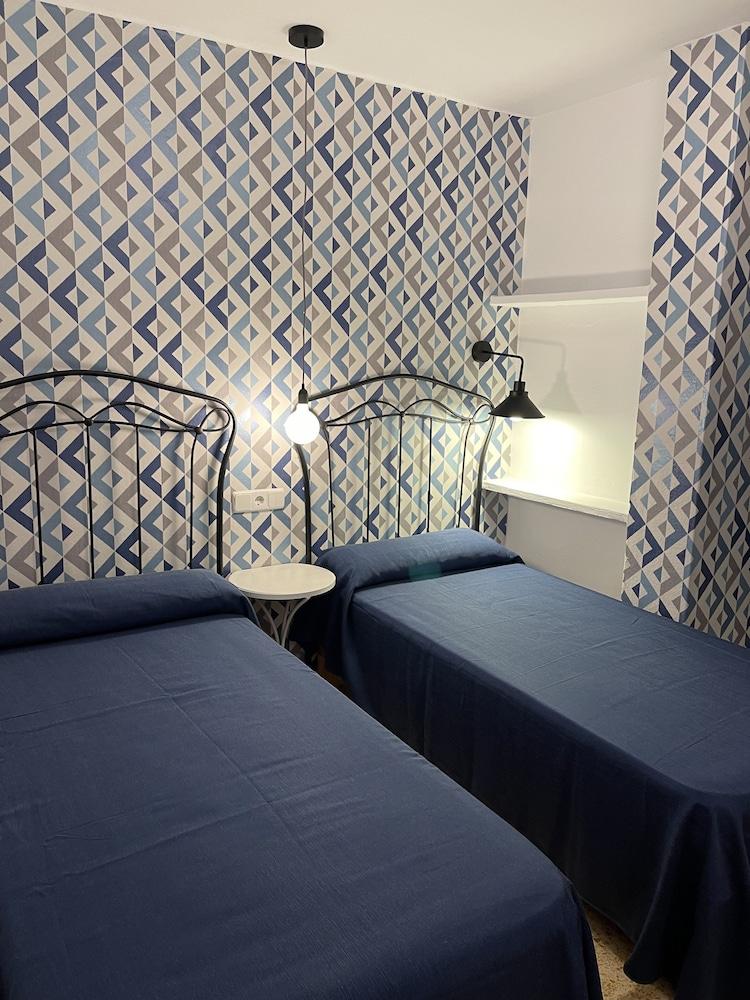 Boutique Poniente Playa 2*