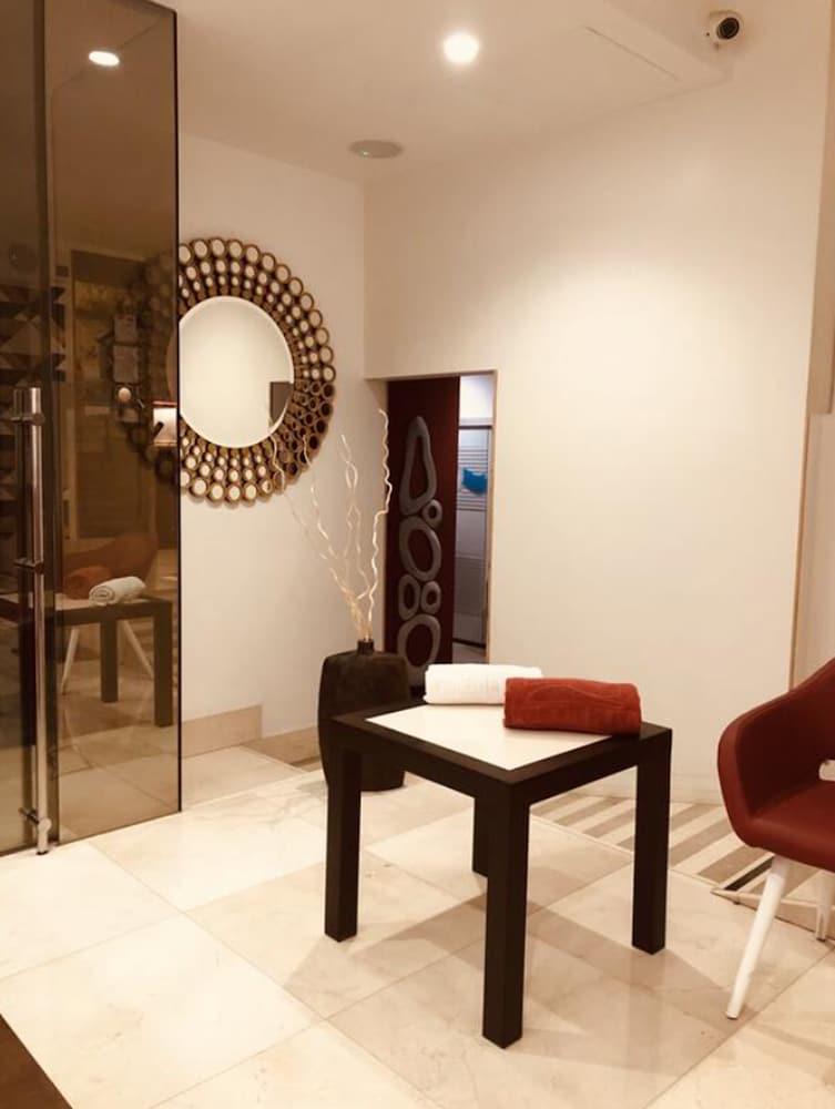 Boutique Poniente Playa San Antonio (Ibiza)