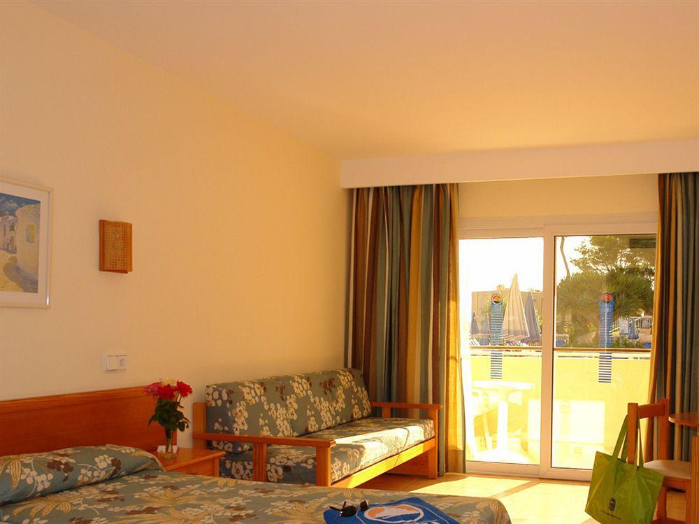 Invisa Club Cala Blanca Hotel Es Figueral