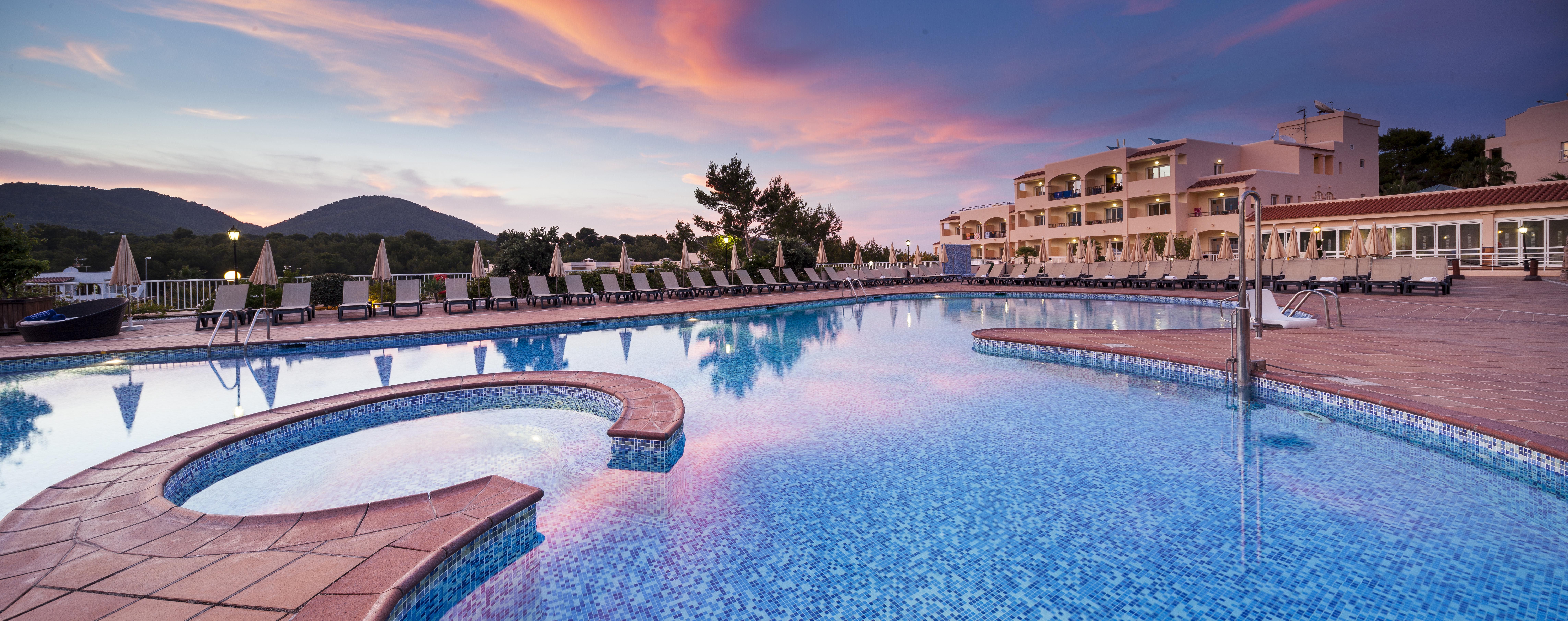 Invisa Club Cala Blanca 3*