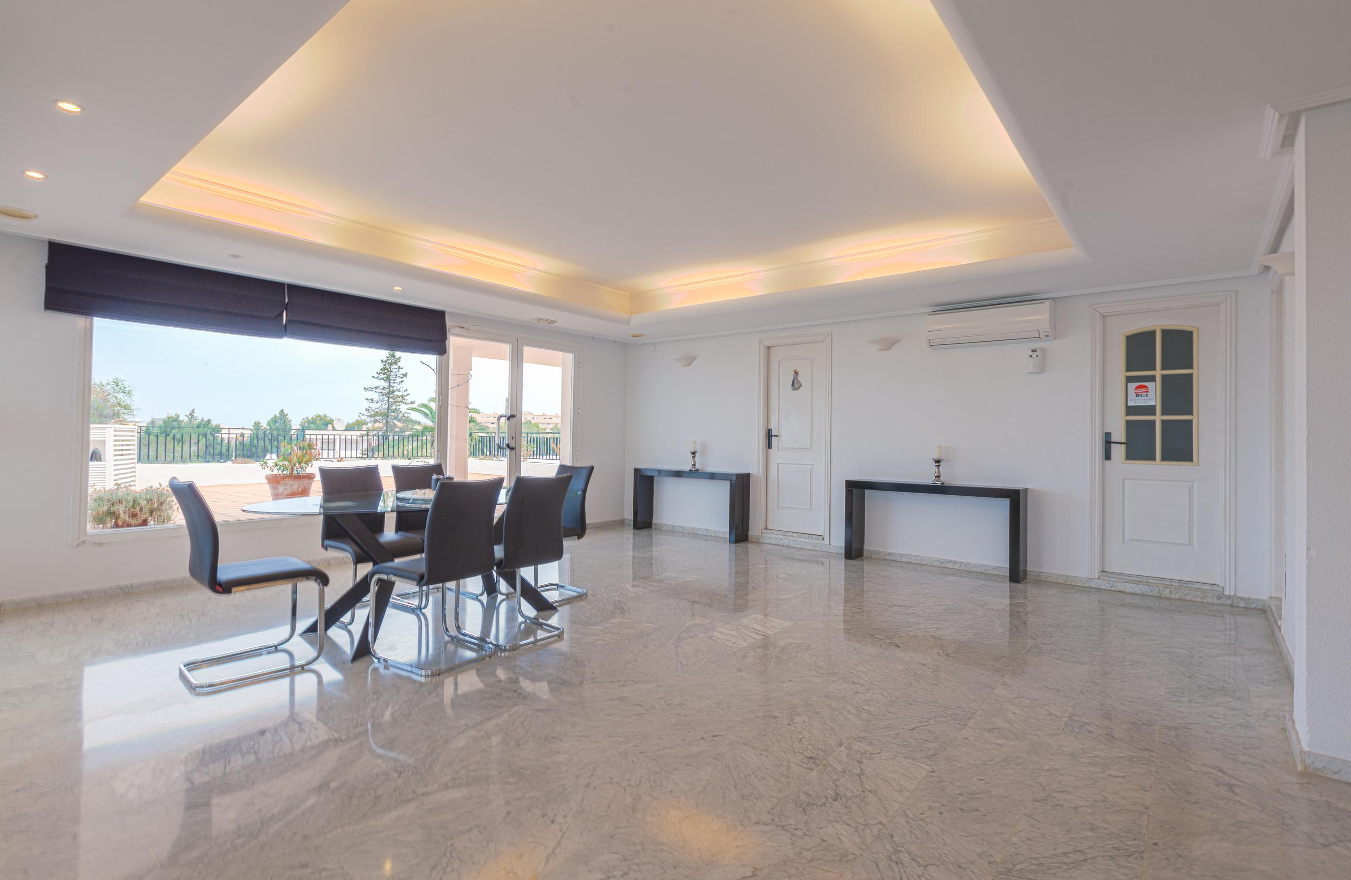 Camelina Aparthotel