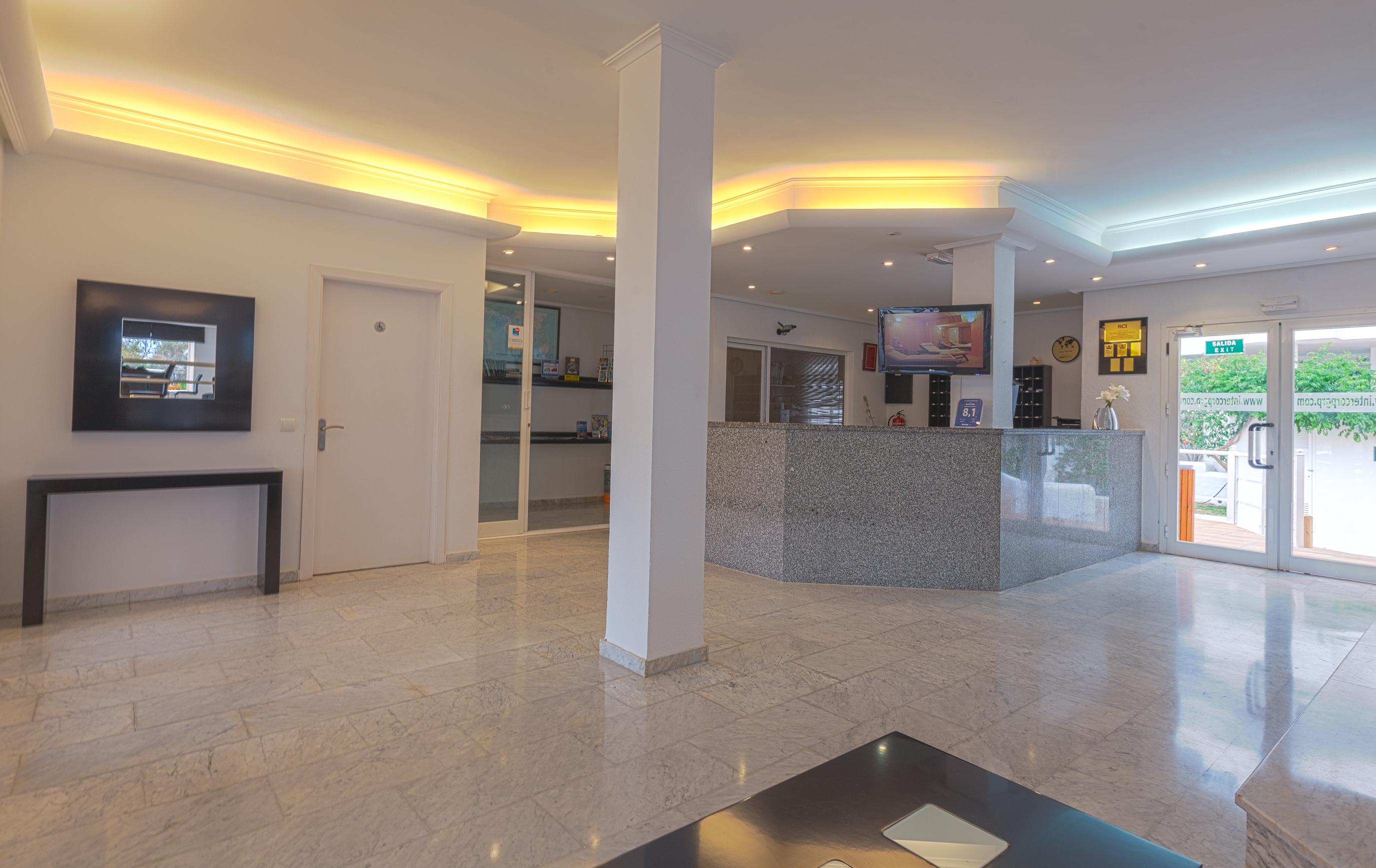 Camelina Aparthotel 3*