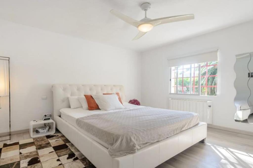 Stylish Ibiza Near Beaches Private Pool & Lush Garden * Cala Llonga (Ibiza)