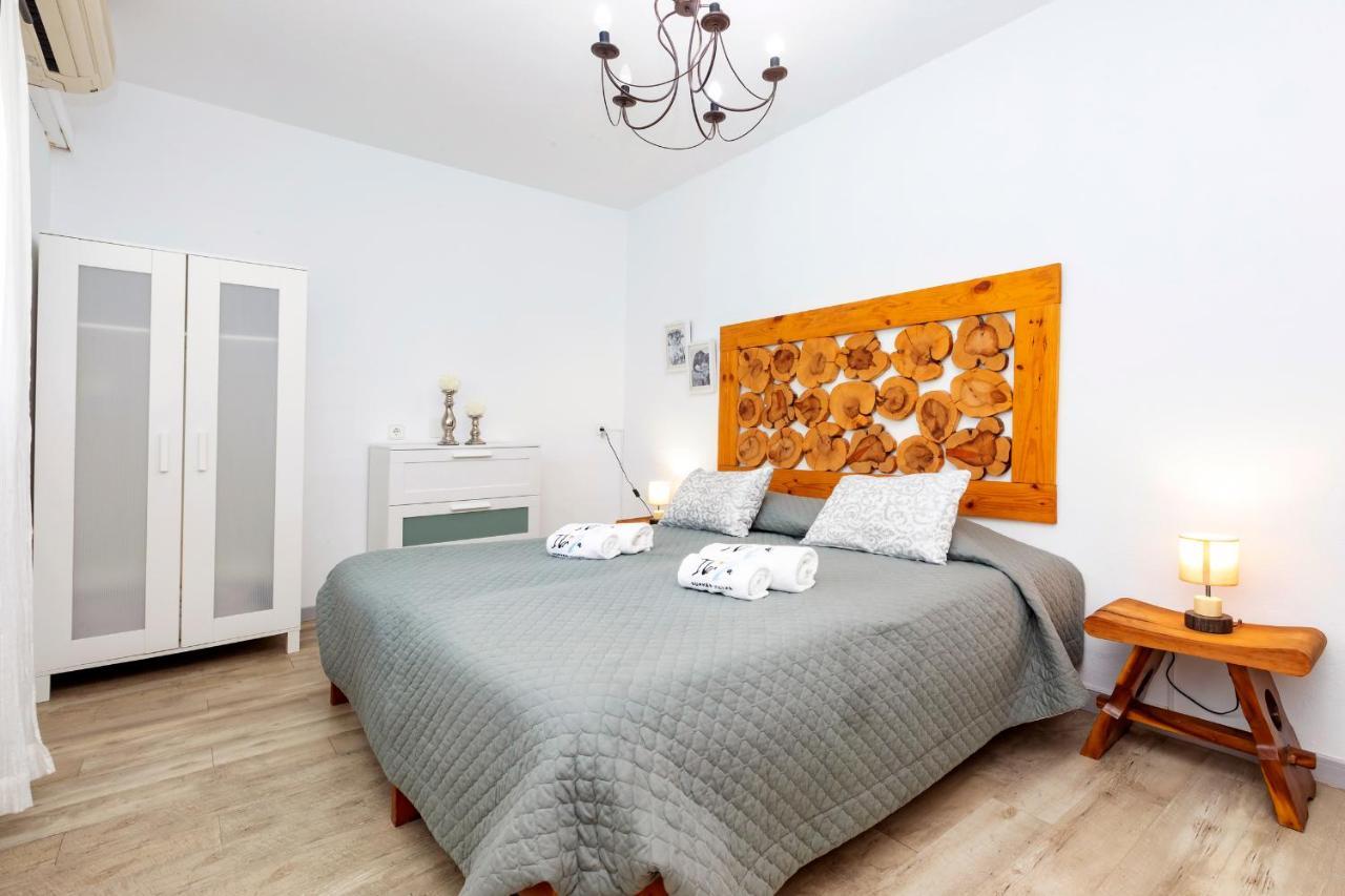 Villa In Ibiza Town With Private Pool, Sleeps 10 *