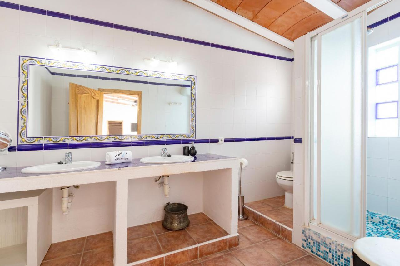 In Ibiza Town With Private Pool, Sleeps 10 *