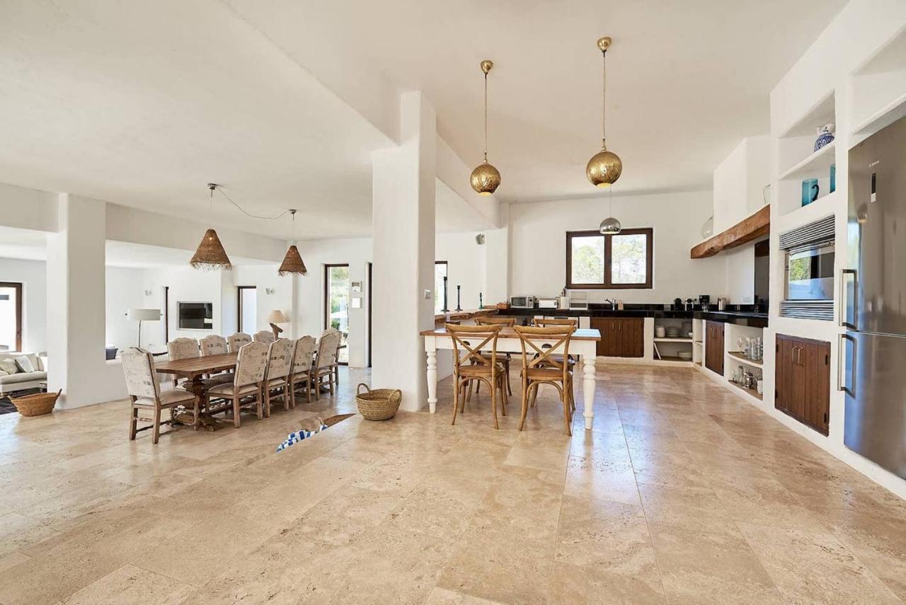 Vista De Muntanya Luxury Villa: Exclusive Beachside Retreat Villa *