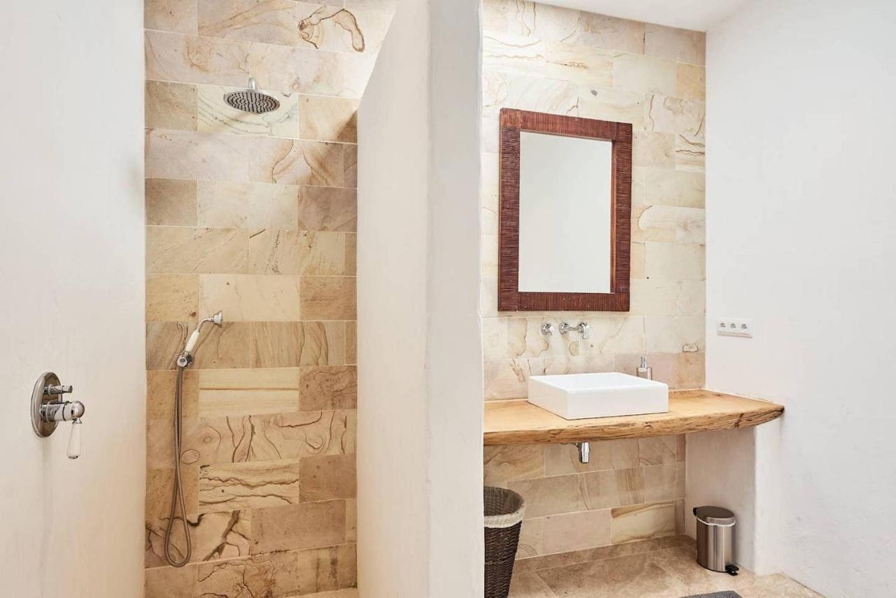 Villa Vista De Muntanya Luxury Villa: Exclusive Beachside Retreat