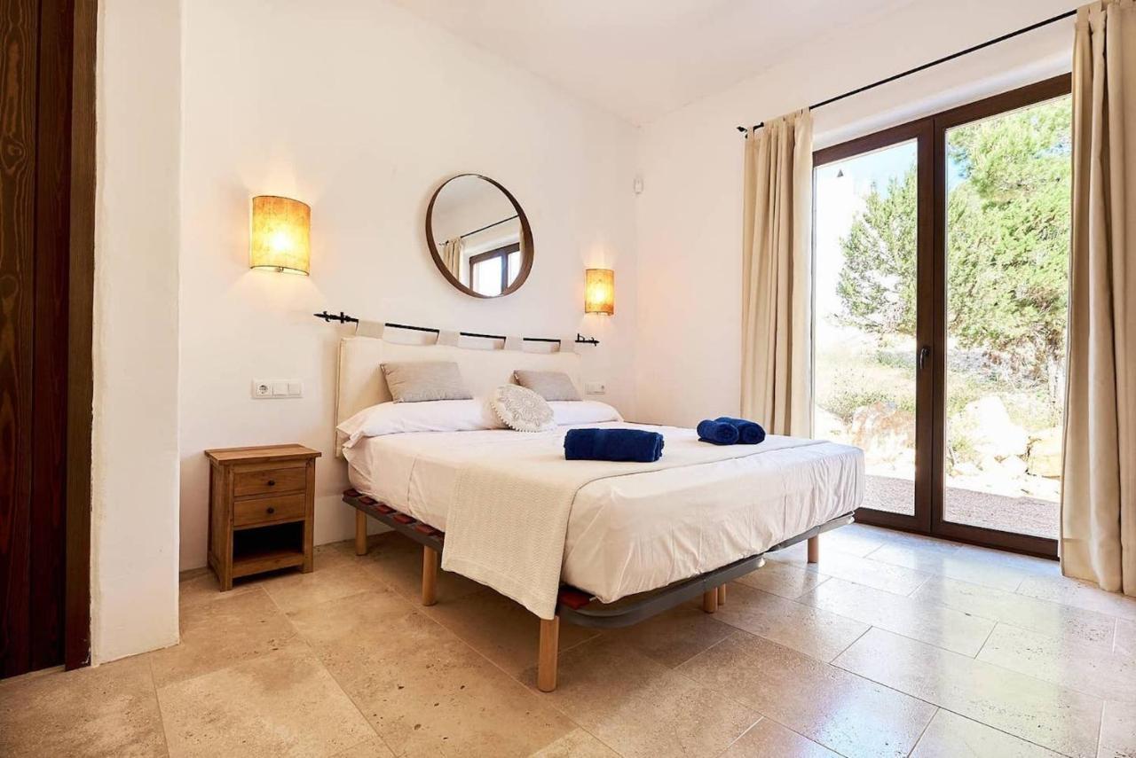 Vista De Muntanya Luxury Villa: Exclusive Beachside Retreat Sant Josep de sa Talaia