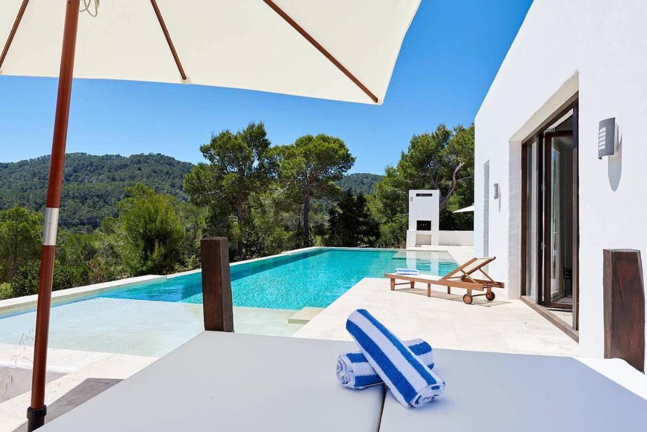 Vista De Muntanya Luxury Villa: Exclusive Beachside Retreat Villa *