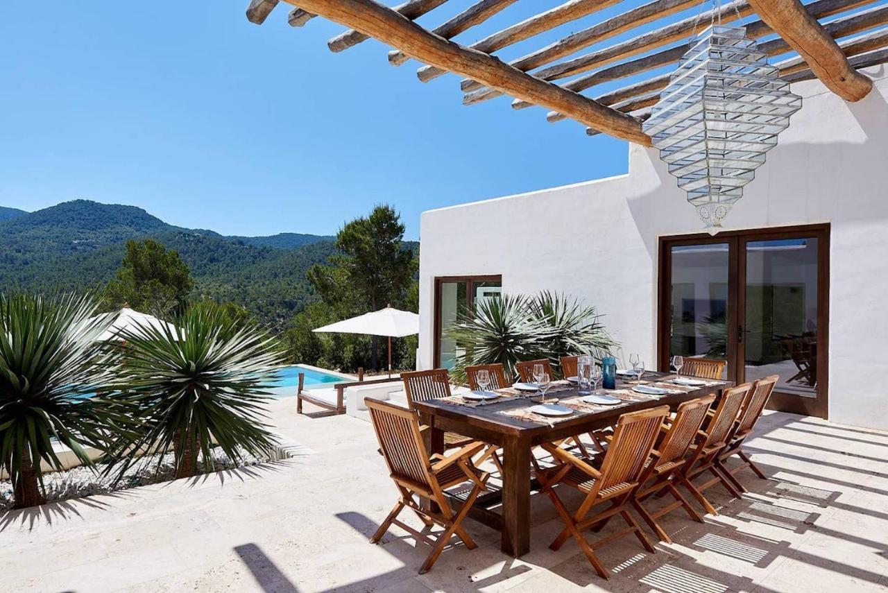 Vista De Muntanya Luxury Villa: Exclusive Beachside Retreat Villa *