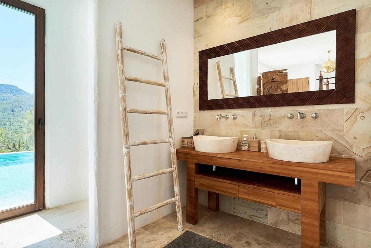 Villa Vista De Muntanya Luxury Villa: Exclusive Beachside Retreat Sant Josep de sa Talaia