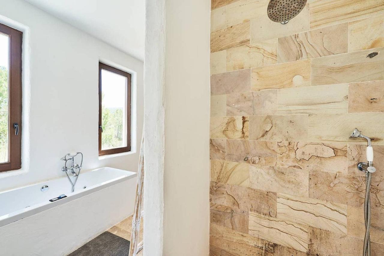 Vista De Muntanya Luxury Villa: Exclusive Beachside Retreat *