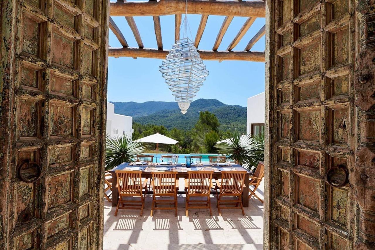 Villa Vista De Muntanya Luxury Villa: Exclusive Beachside Retreat *