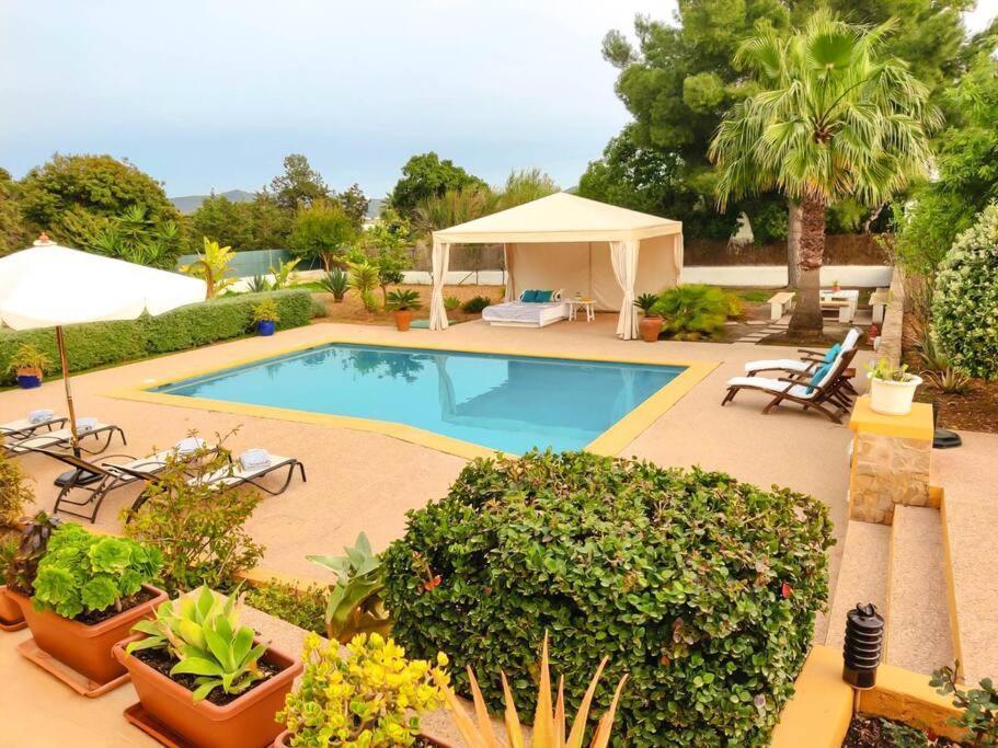 Bonita Casa Con Piscina Privada Y Amplio Jardin Villa
