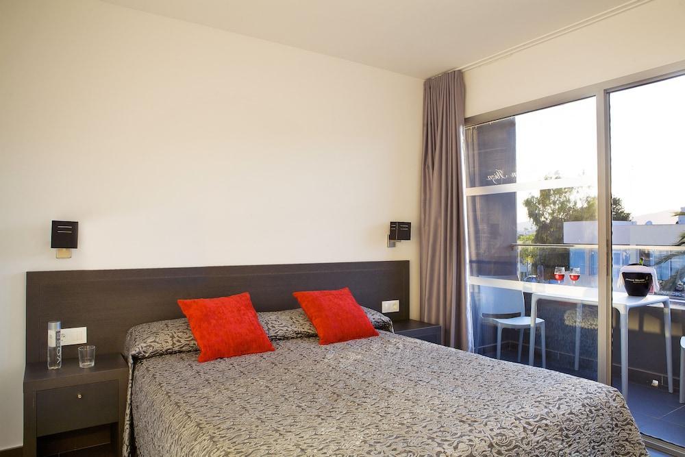 Aparthotel Migjorn Ibiza & 4*