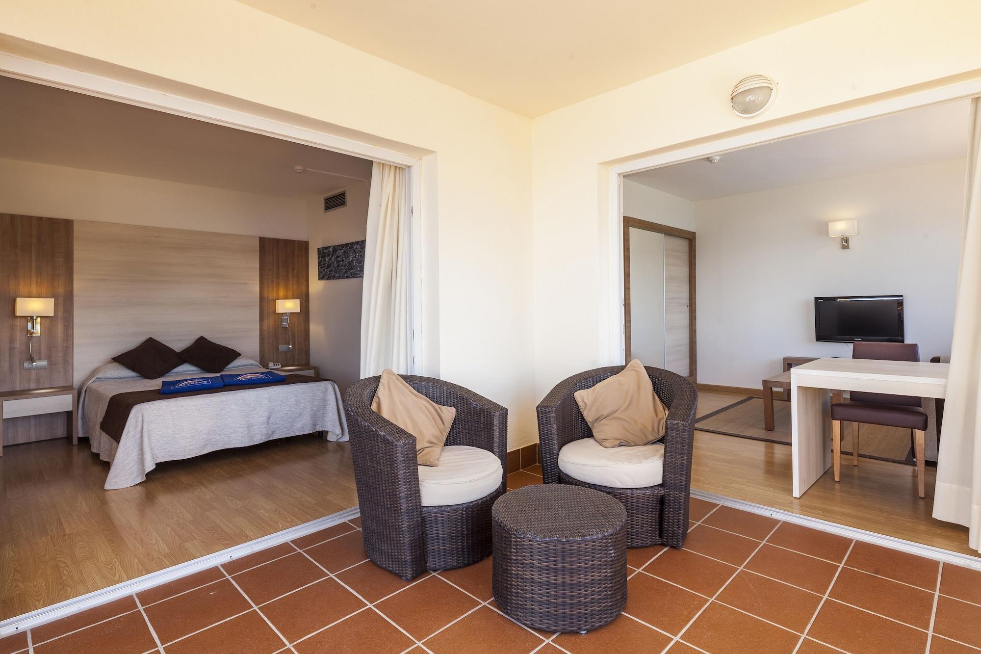 Hotel Invisa Club Cala 4*