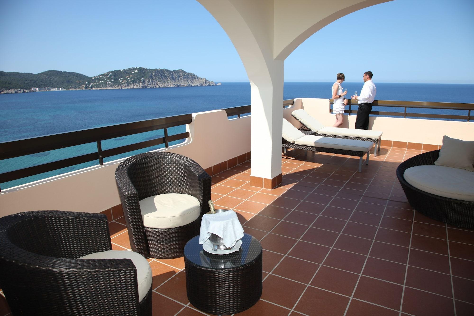 Invisa Club Cala Hotel 4*