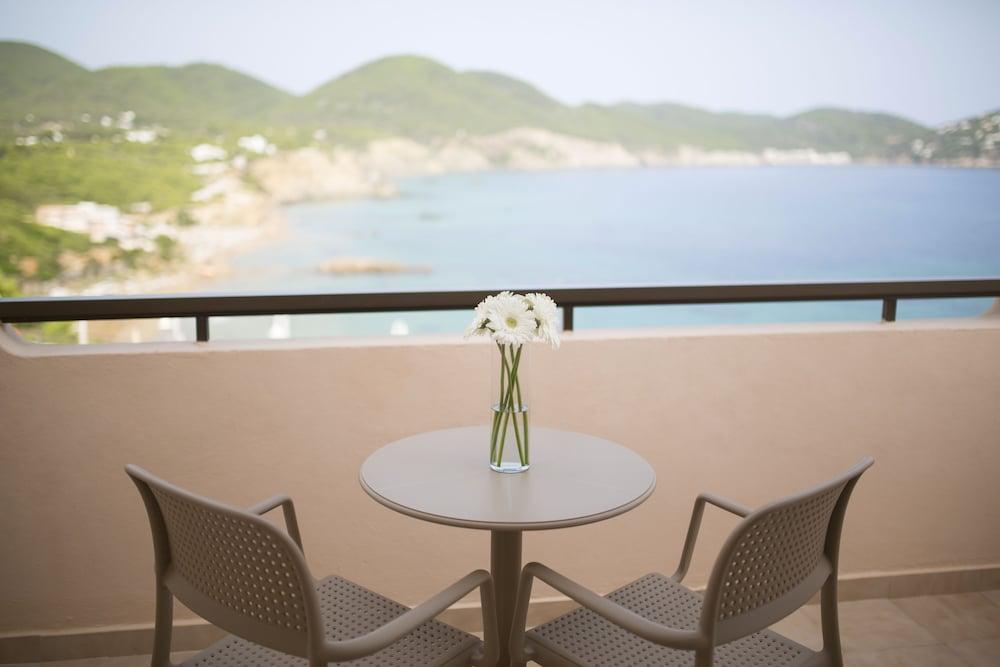 Invisa Club Cala 4*