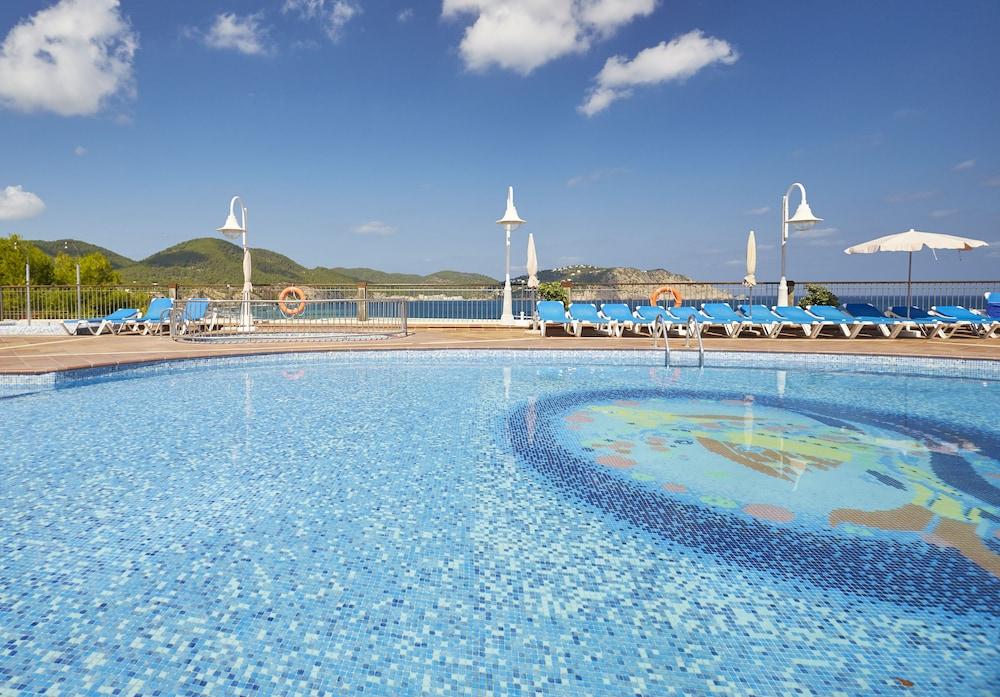 Invisa Club Cala Hotel 4*