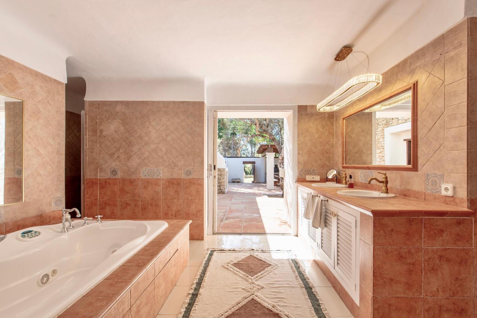 Villa Sa Tanca Ibiza Located Puig D'en Vall, 6b , Pool , Tennis Montecristo