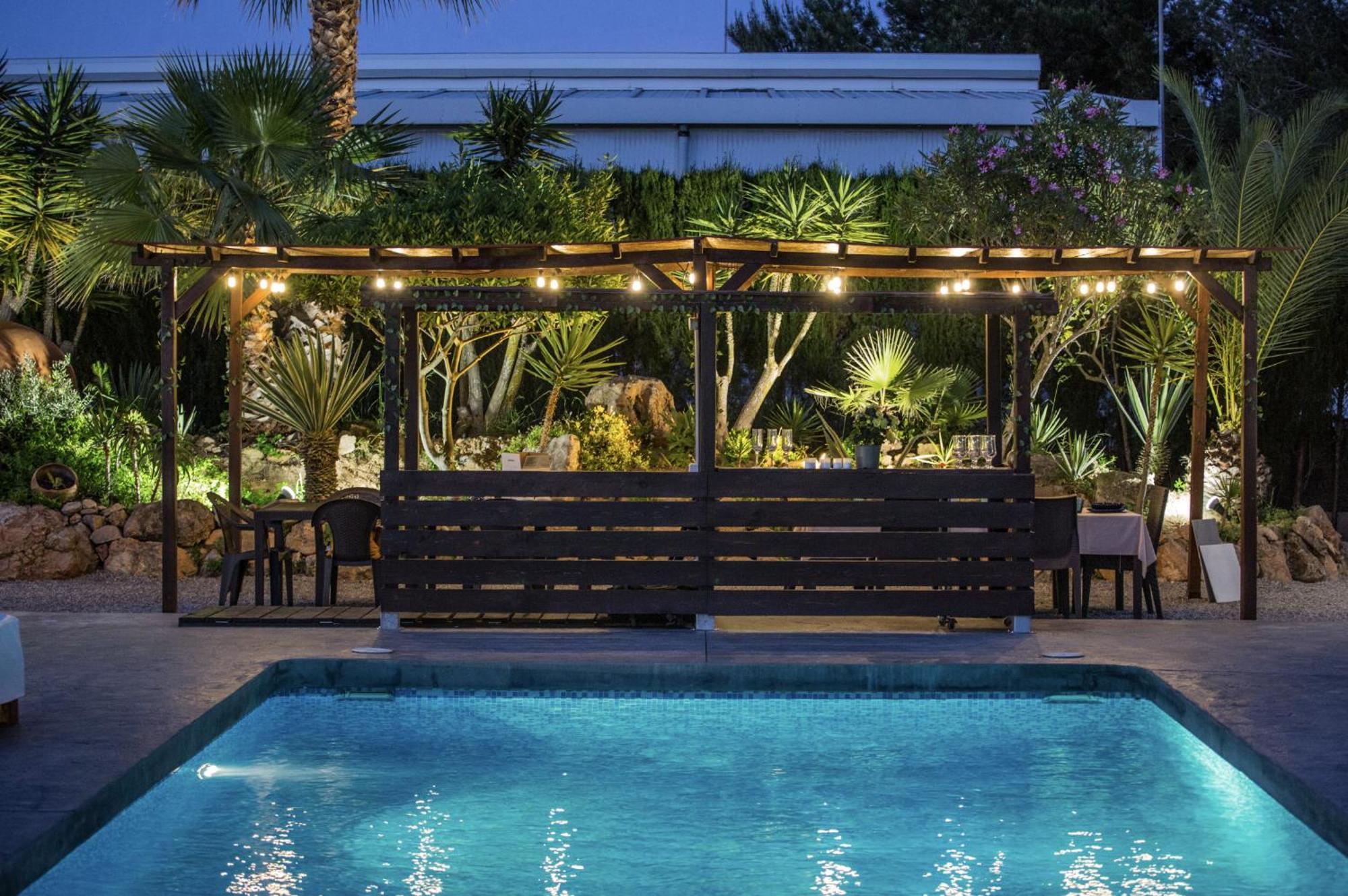 In Ibiza Town With Private Pool, Sleeps 10 *