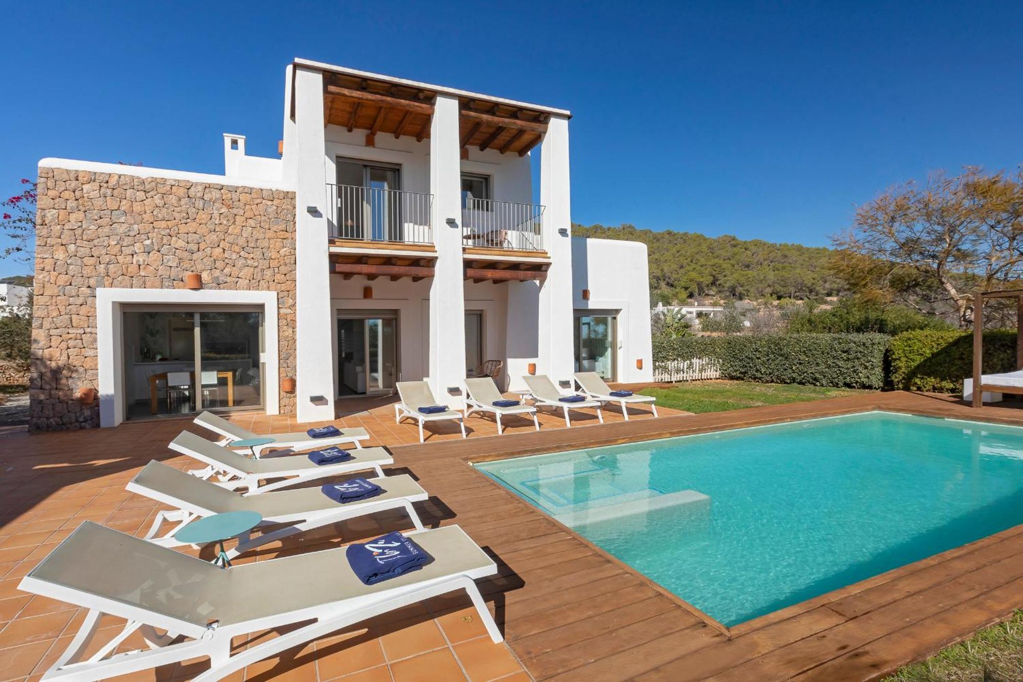In Sleeps 10 To 12 Guests Villa *