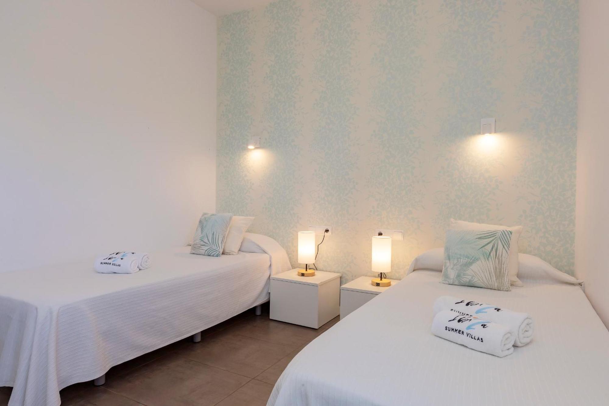 In Sleeps 10 To 12 Guests