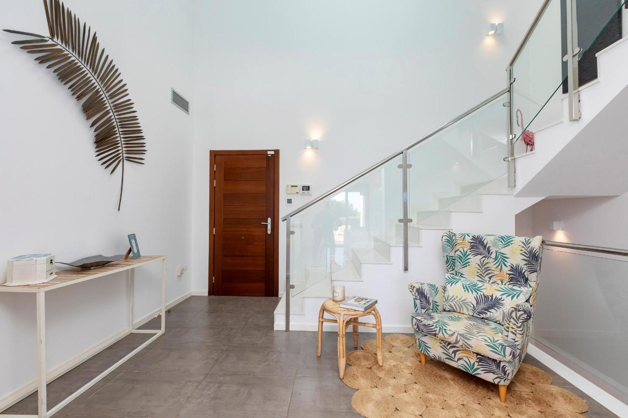 In Sleeps 10 To 12 Guests Villa *