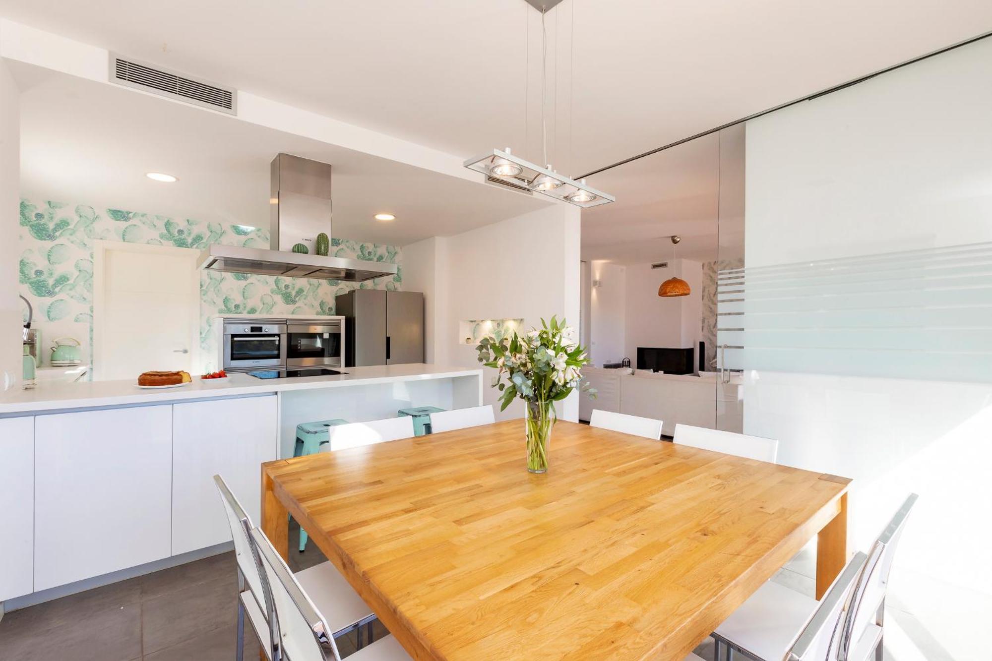 In Sleeps 10 To 12 Guests Villa *