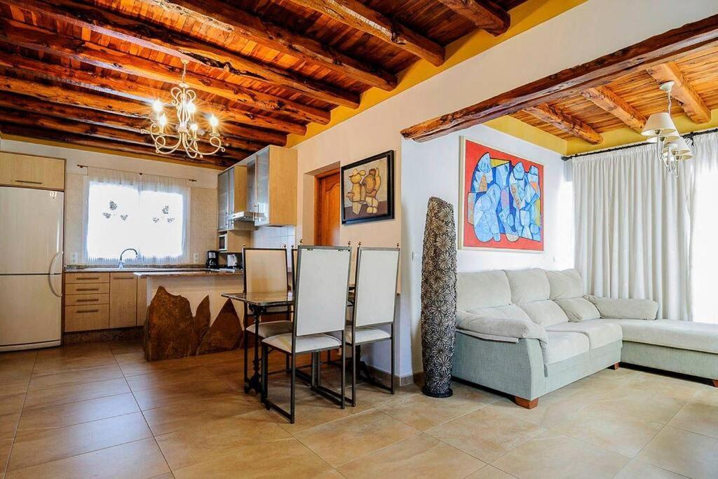 Casa Con Piscina, Jardin Y Juegos Exteriores * Montecristo