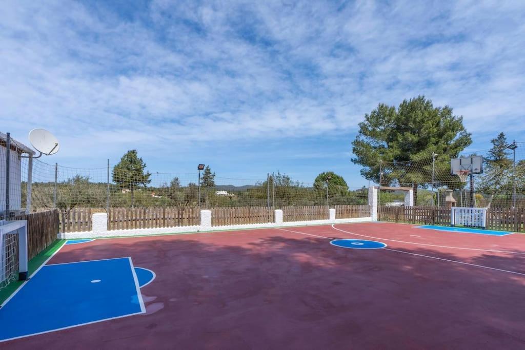 Casa Con Piscina, Jardin Y Juegos Exteriores * Montecristo