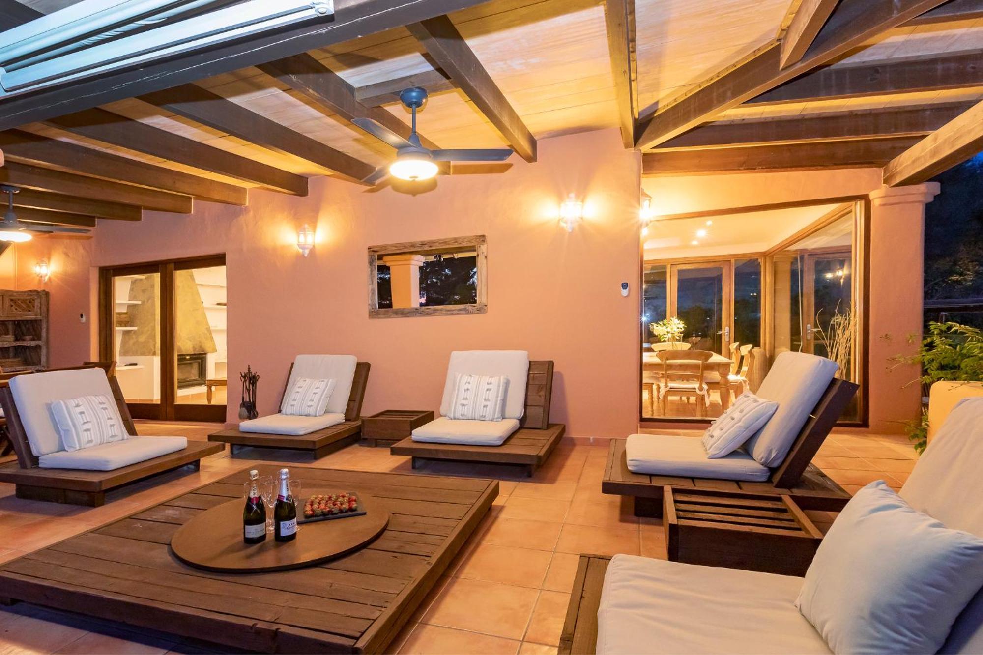 In San Rafael Sleeps 12 *