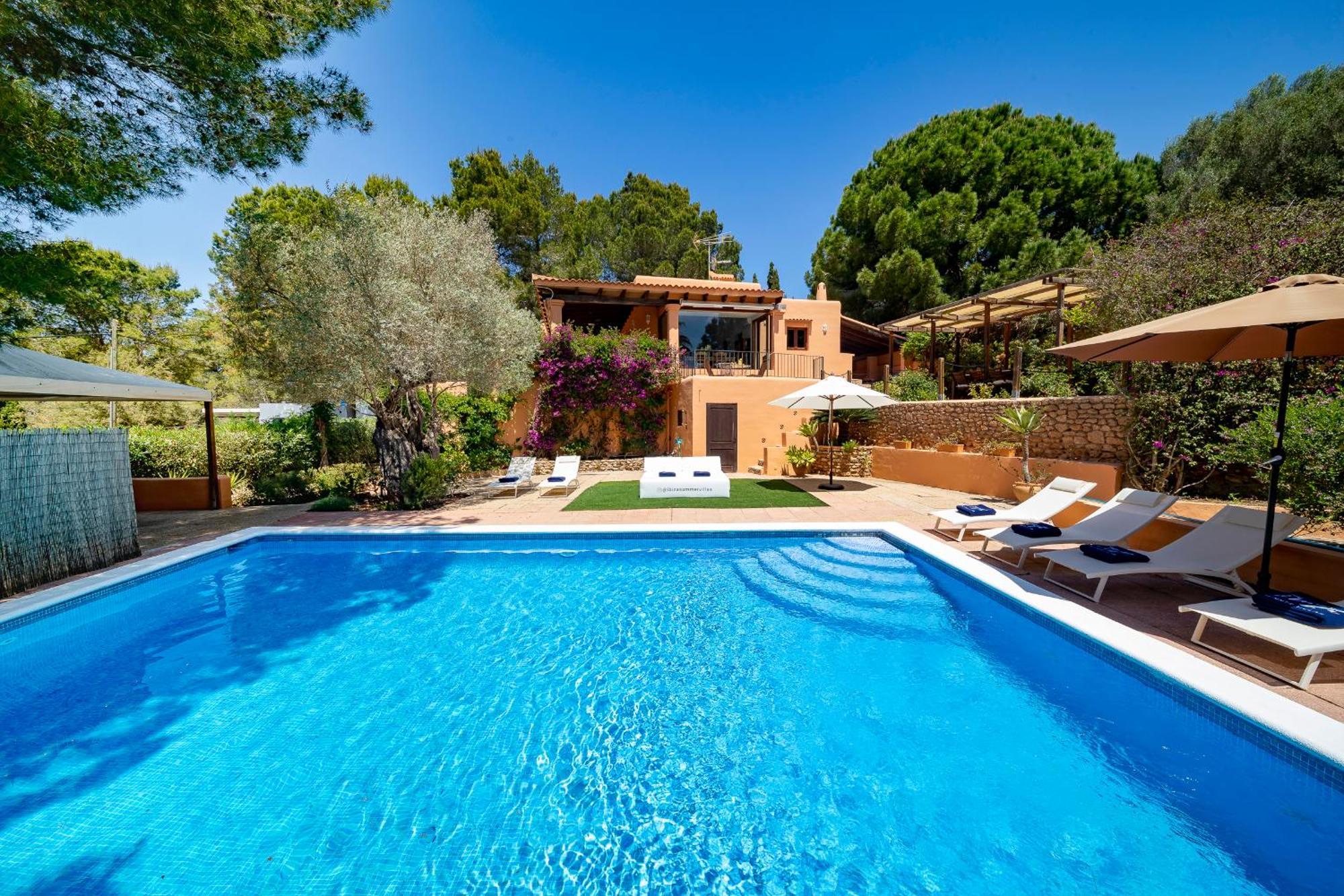 In San Rafael Sleeps 12 Villa *