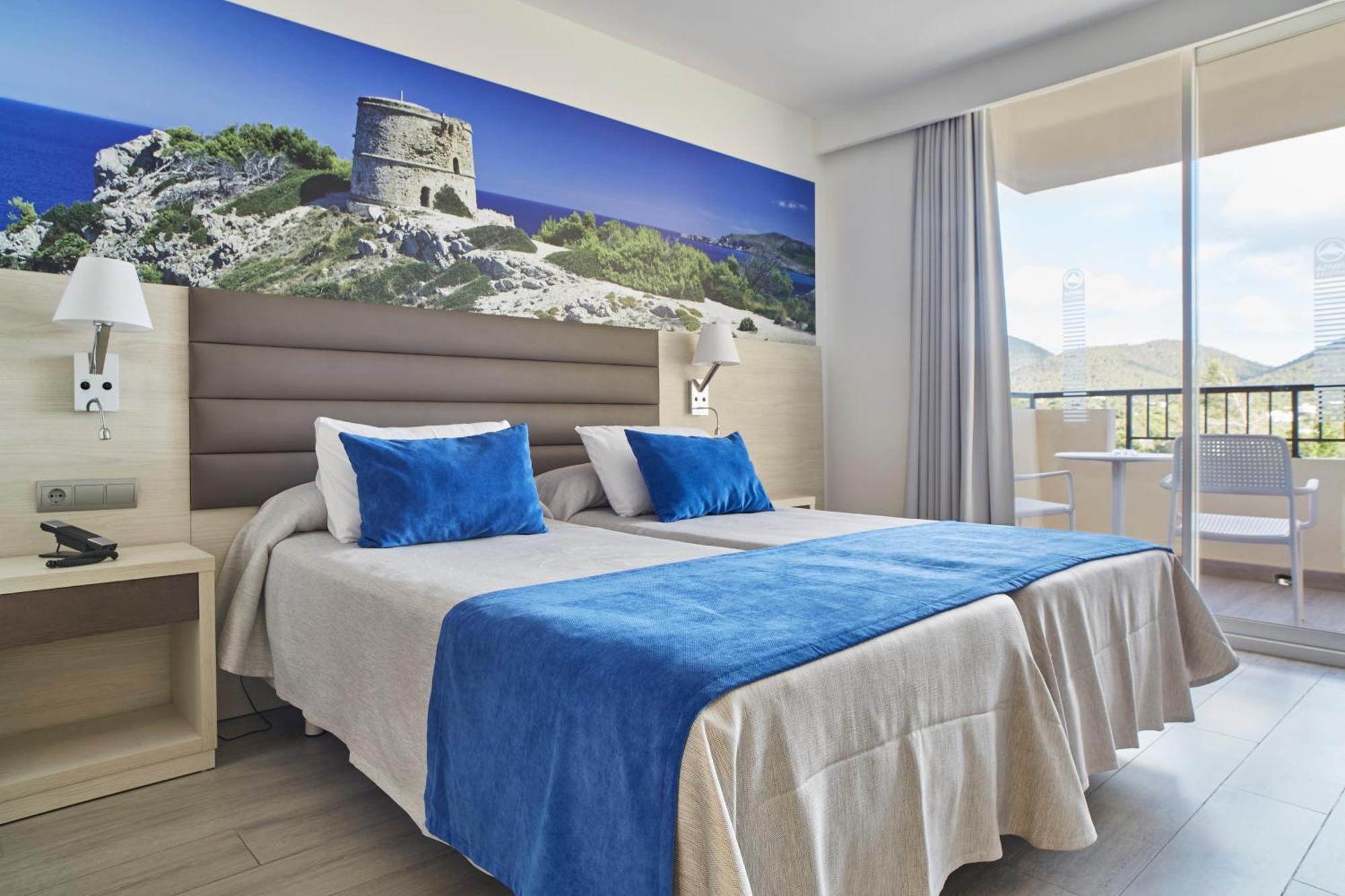 Invisa Club Cala 4*