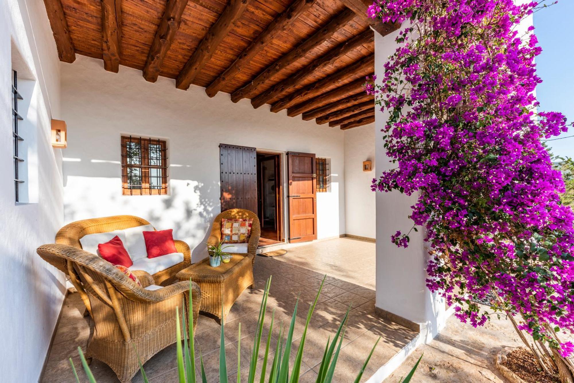 Villa Con Piscina-zona Muy Tranquila - Privacidad - Sin Turismo Masivo *