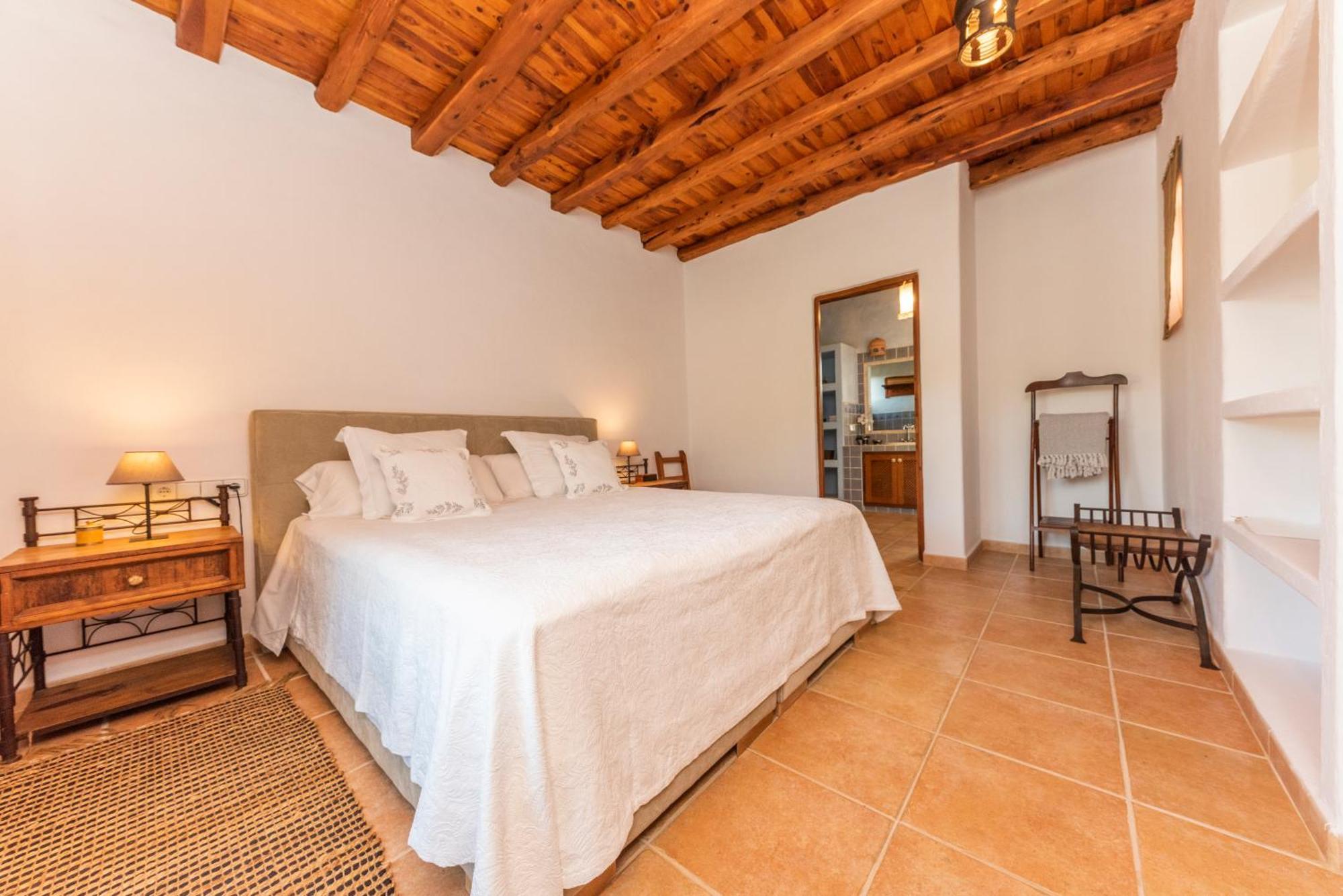 Con Piscina-zona Muy Tranquila - Privacidad - Sin Turismo Masivo Villa Sant Carles de Peralta