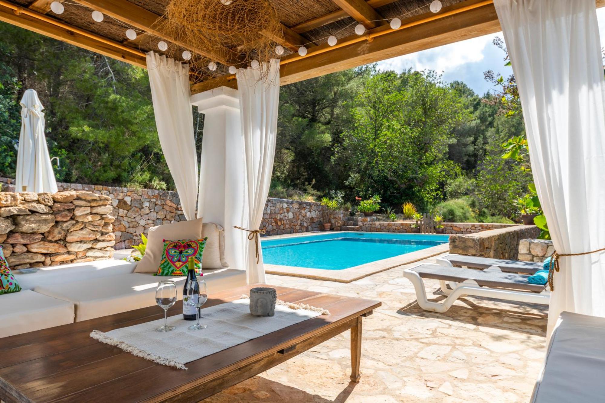 Villa Con Piscina-zona Muy Tranquila - Privacidad - Sin Turismo Masivo *